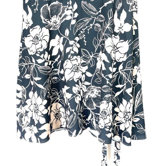 Nwt Cupshe Ariana Wrap Dress Floral Coverup size large - Picture 13 of 15